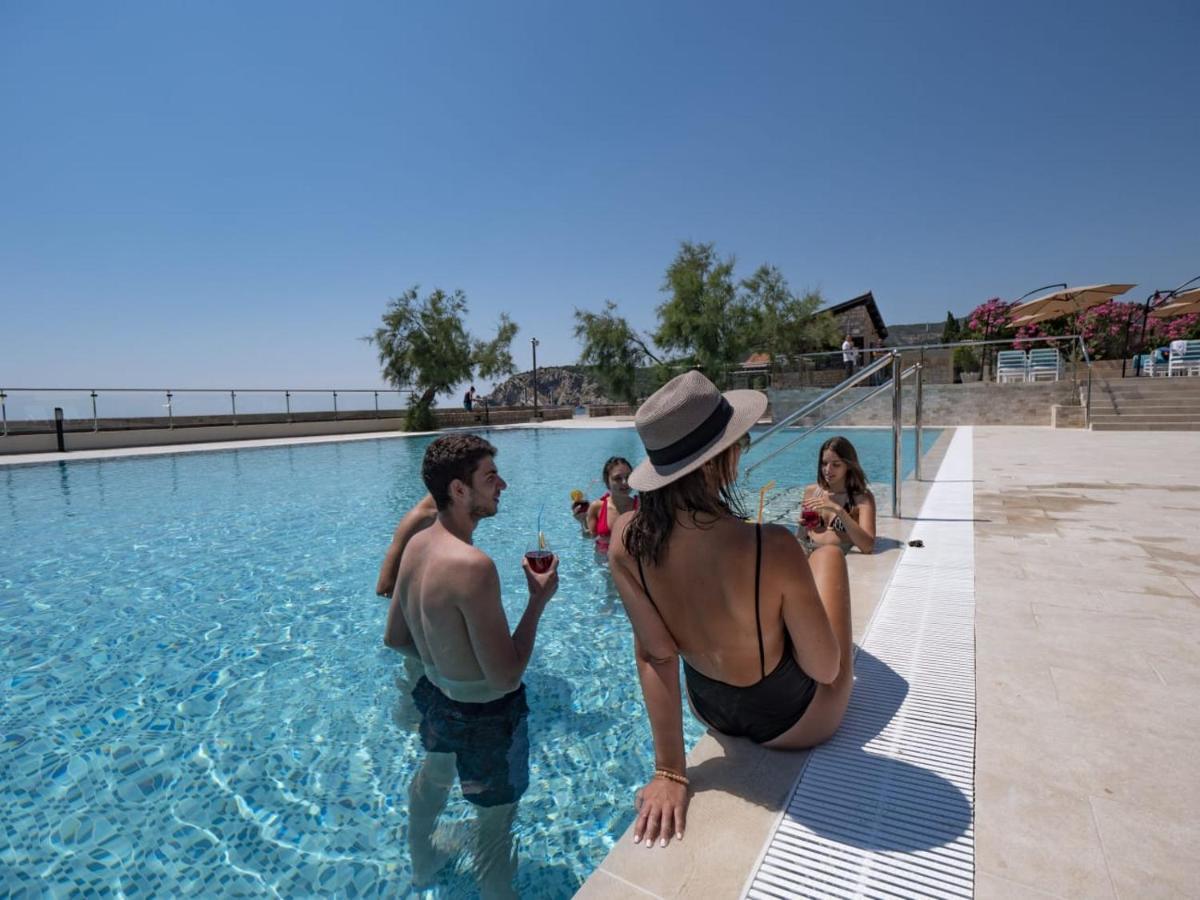 Pearl Beach - Hills & Čanj