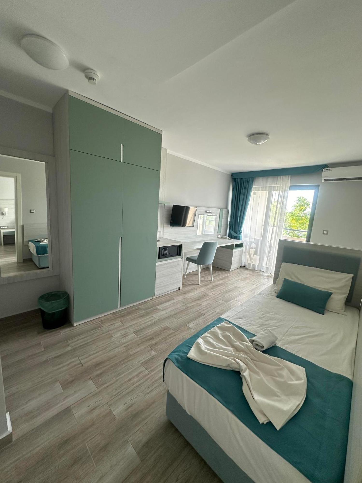Pearl Beach - Hills & Hotel