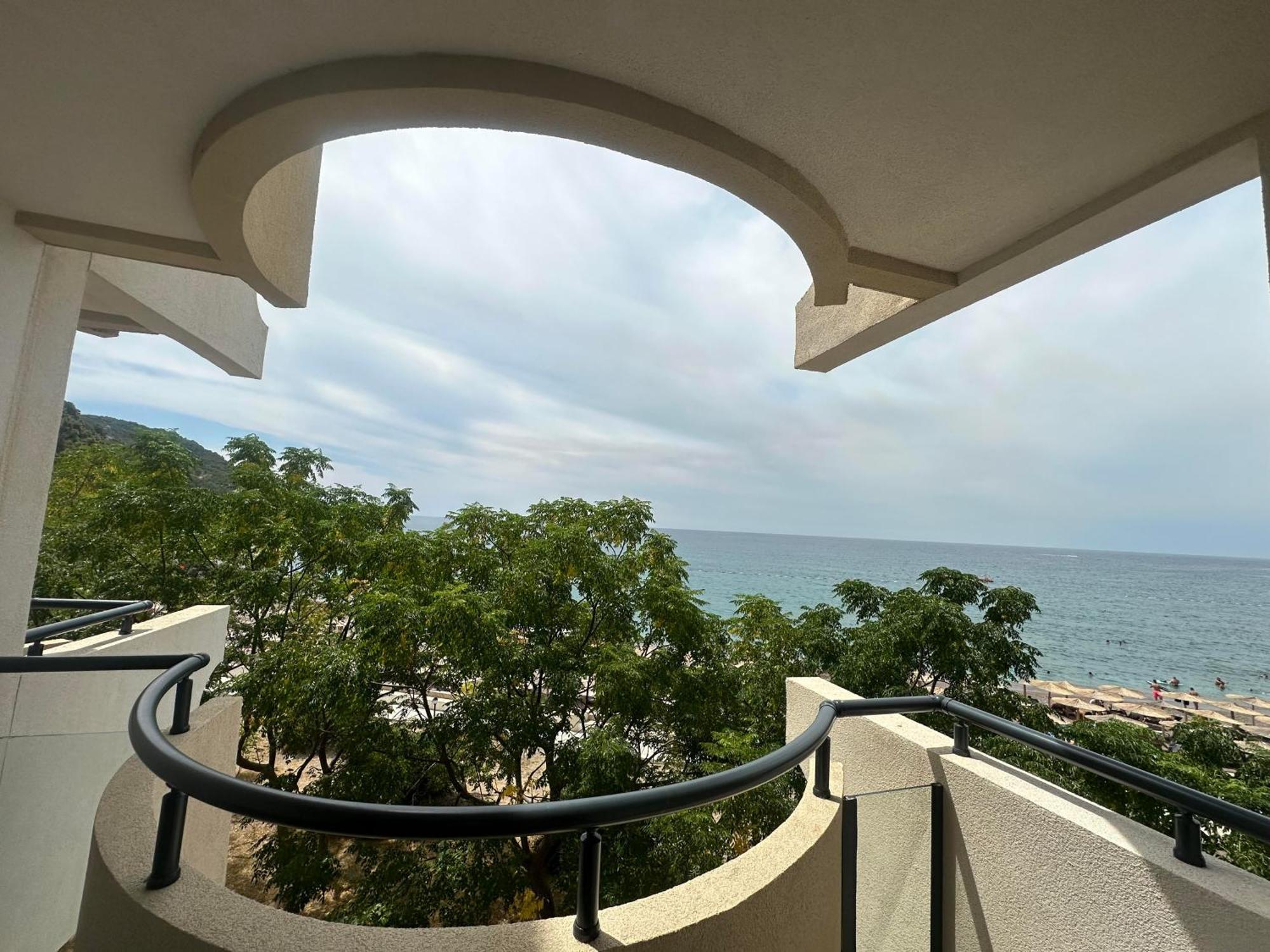 Отель Pearl Beach - Hills & 4*